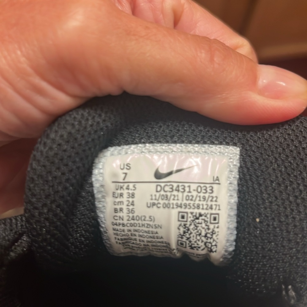 Nike Black and Copper Women's Shoes - Picture 3 of 3
